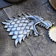 The direwolf bottle opener is an epic addition to your drinking horn collection. With its silver pewter finish, the perfect accessory for any fan of Game Of Thrones!
